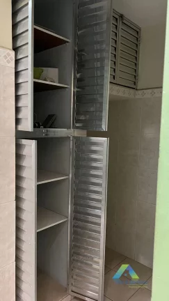 Imagem Sobrado Padrão com 100m² com 3 dorms, 1 vaga coberta, quintal em localização privilegiada no Sacomã/Zsul