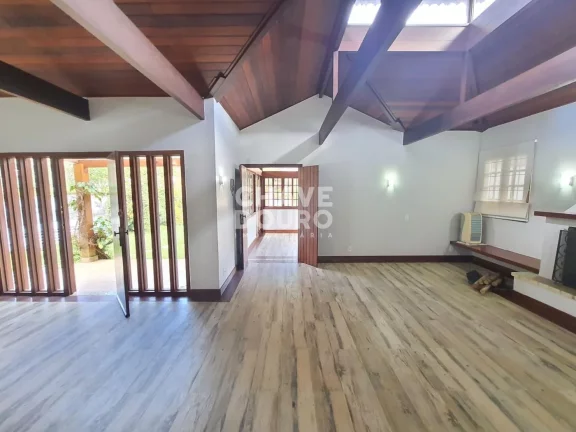 Imagem Casa em condomínio com 4 suítes em terreno plano no Comary!