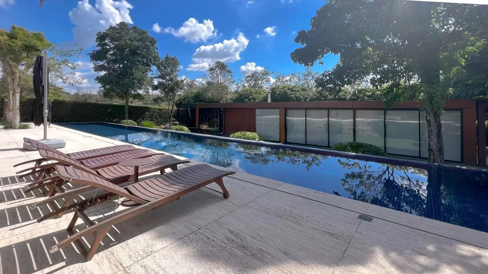Imagem Casa à venda na Fazenda Boa Vista, Villa 620, com 4 suítes, 790 m², terreno de 2.600 m² e projeto de Marcio Kogan
