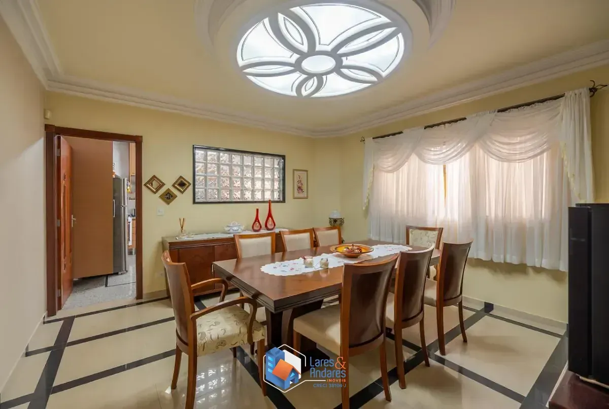Imagem Sobrado para venda em Chácara Inglesa com 3 quartos, sendo 3 suítes, 300m²