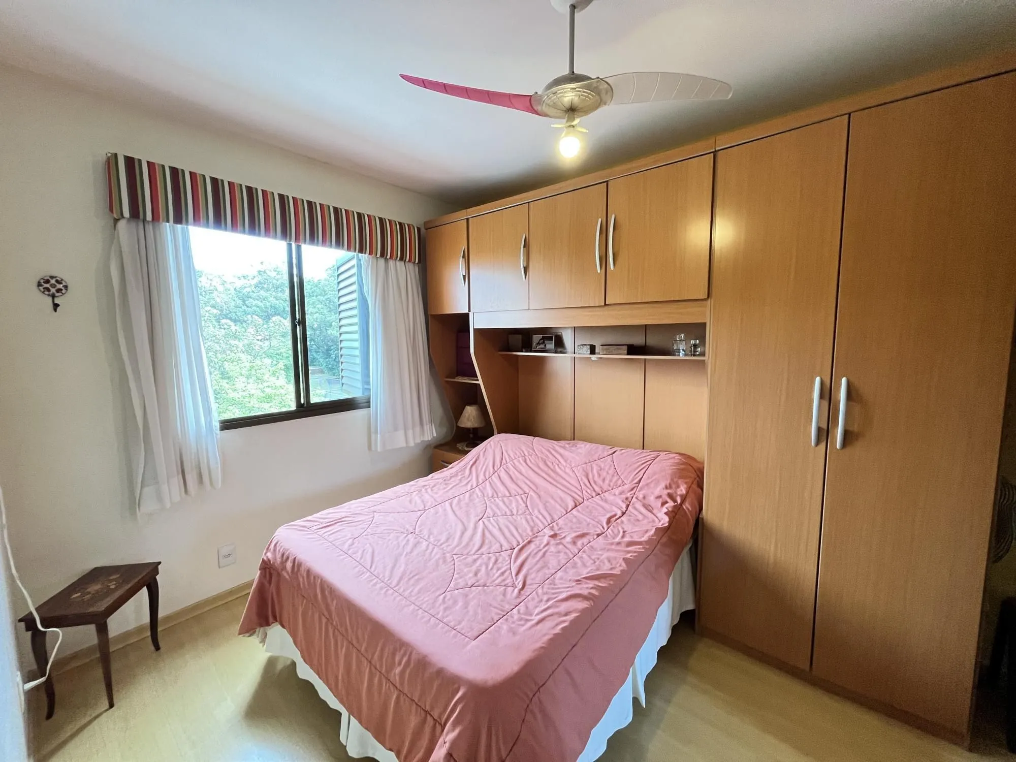 Imagem Apartamento de 2 quartos e 1 vaga de garagem no bairro Jardim Carvalho em POA/RS