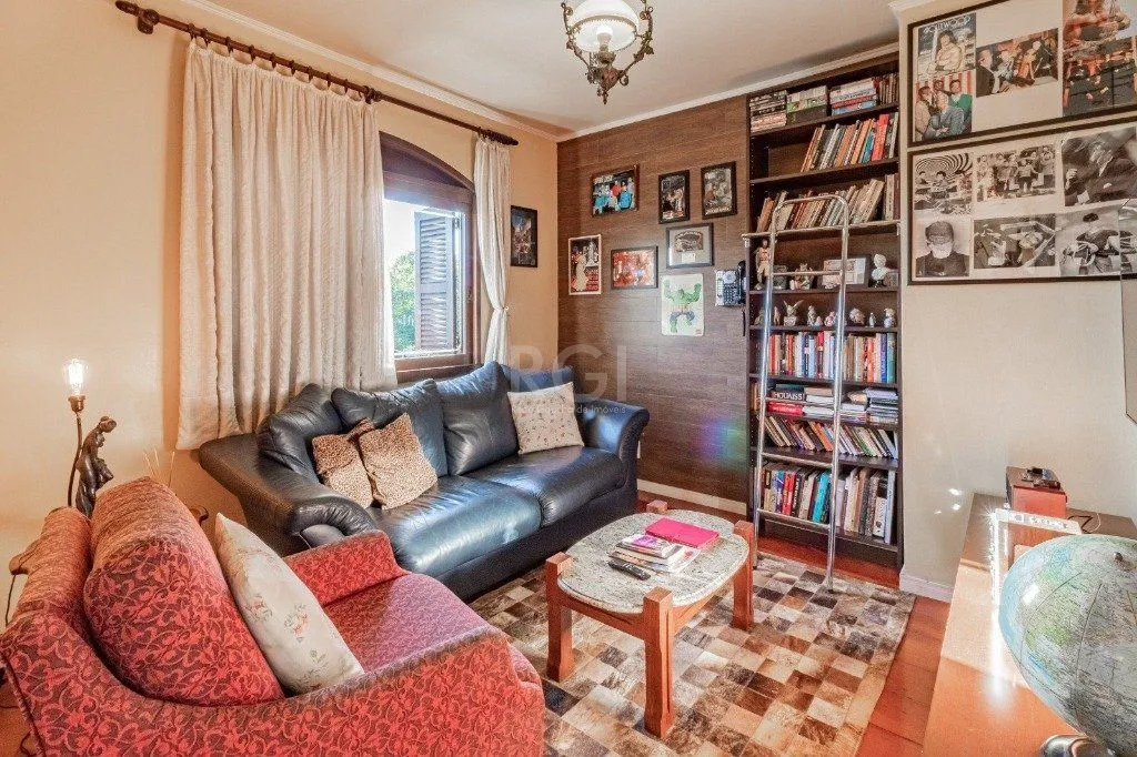 Imagem Casa de 3 dormitórios e 4 vagas de garagem no bairro Jardim Itu