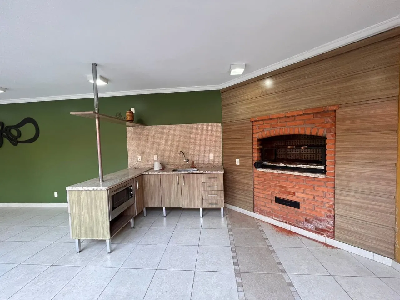 Imagem "Ampla Residência com 6 Dormitórios no Condomínio Residencial Isaura"