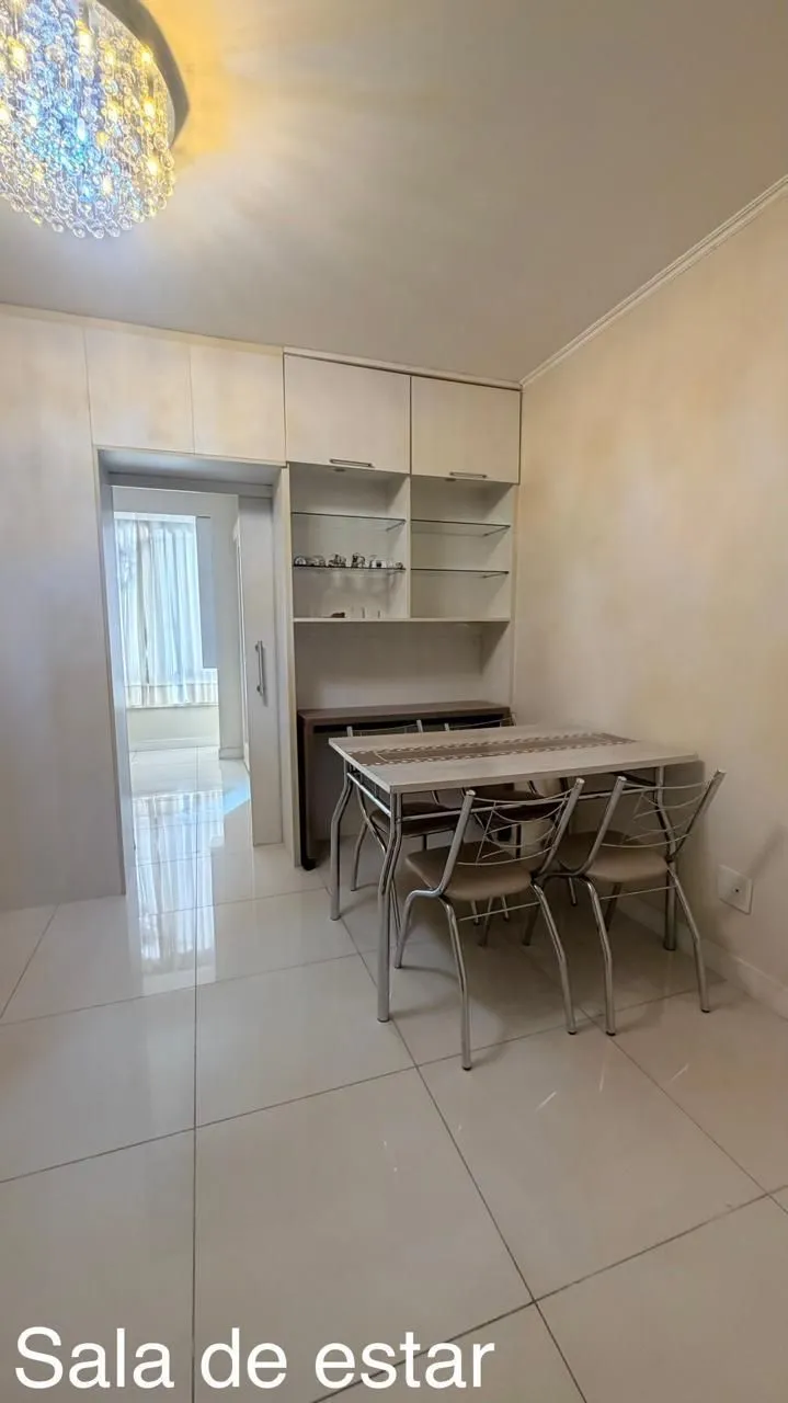 Imagem Apartamento de 2 quartos, suíte e 1 vaga de garagem no bairro Menino Deus em POA