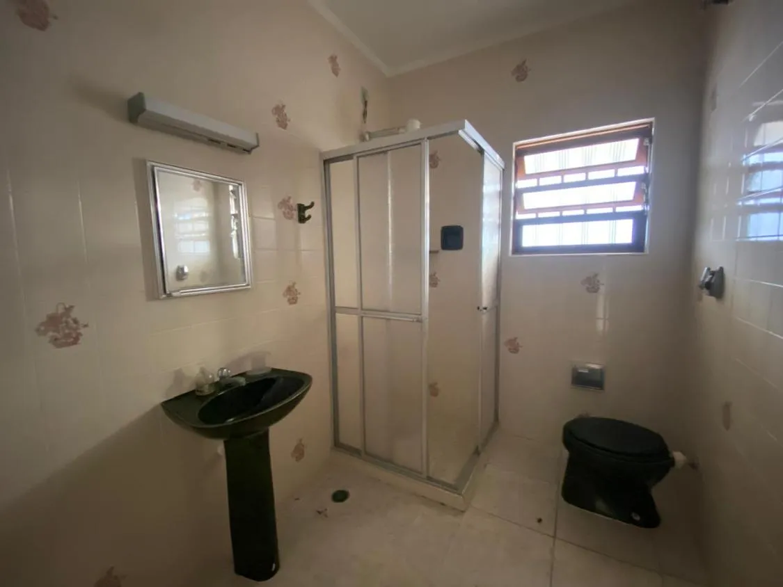 Imagem CASA COM EDÍCULA, 3 DORMITÓRIOS SENDO 1 SUÍTE PARA LOCAÇÃO NO CENTRO DE ITANHAÉM