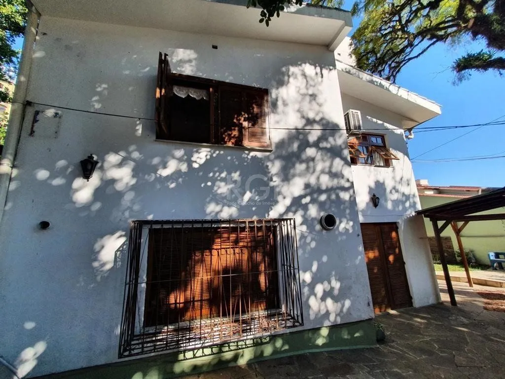 Imagem Casa para Venda - 250m², 4 dormitórios, sendo 1 suites, 4 vagas - Centro