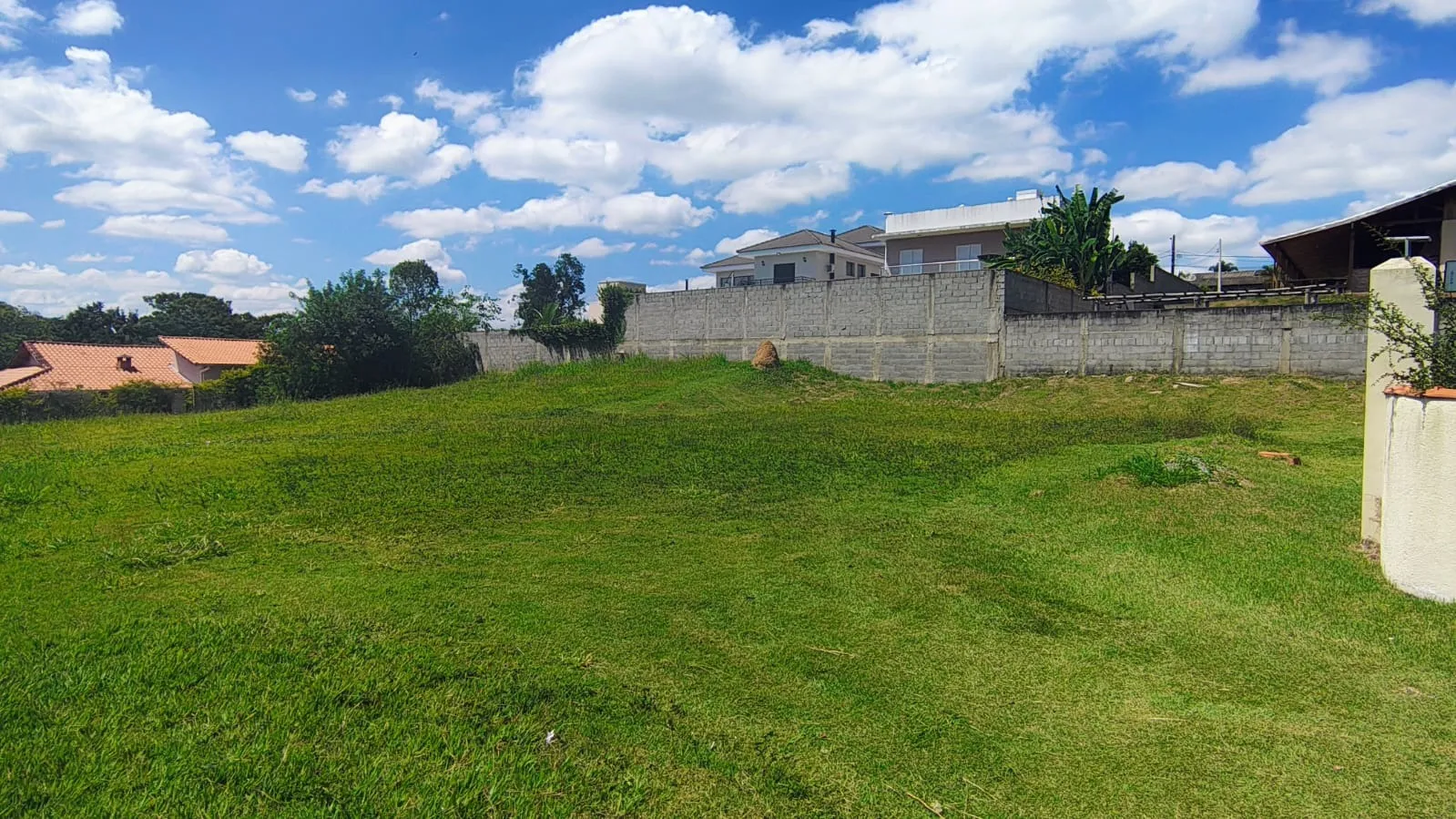 Imagem Terreno de 800m² com Vista para o Lago no Condomínio Village da Serra - Araçoiaba da Serra-SP