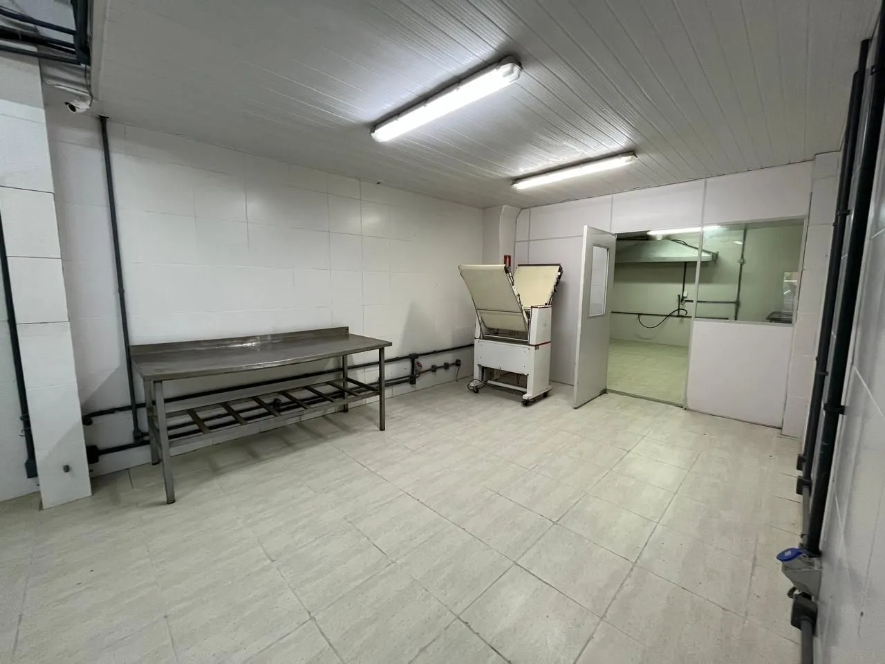 Imagem Prédio Comercial à venda com 5 salas, 400m², 6 vagas, Rua Laudelino Freire no bairro Sarandi em Porto Alegre