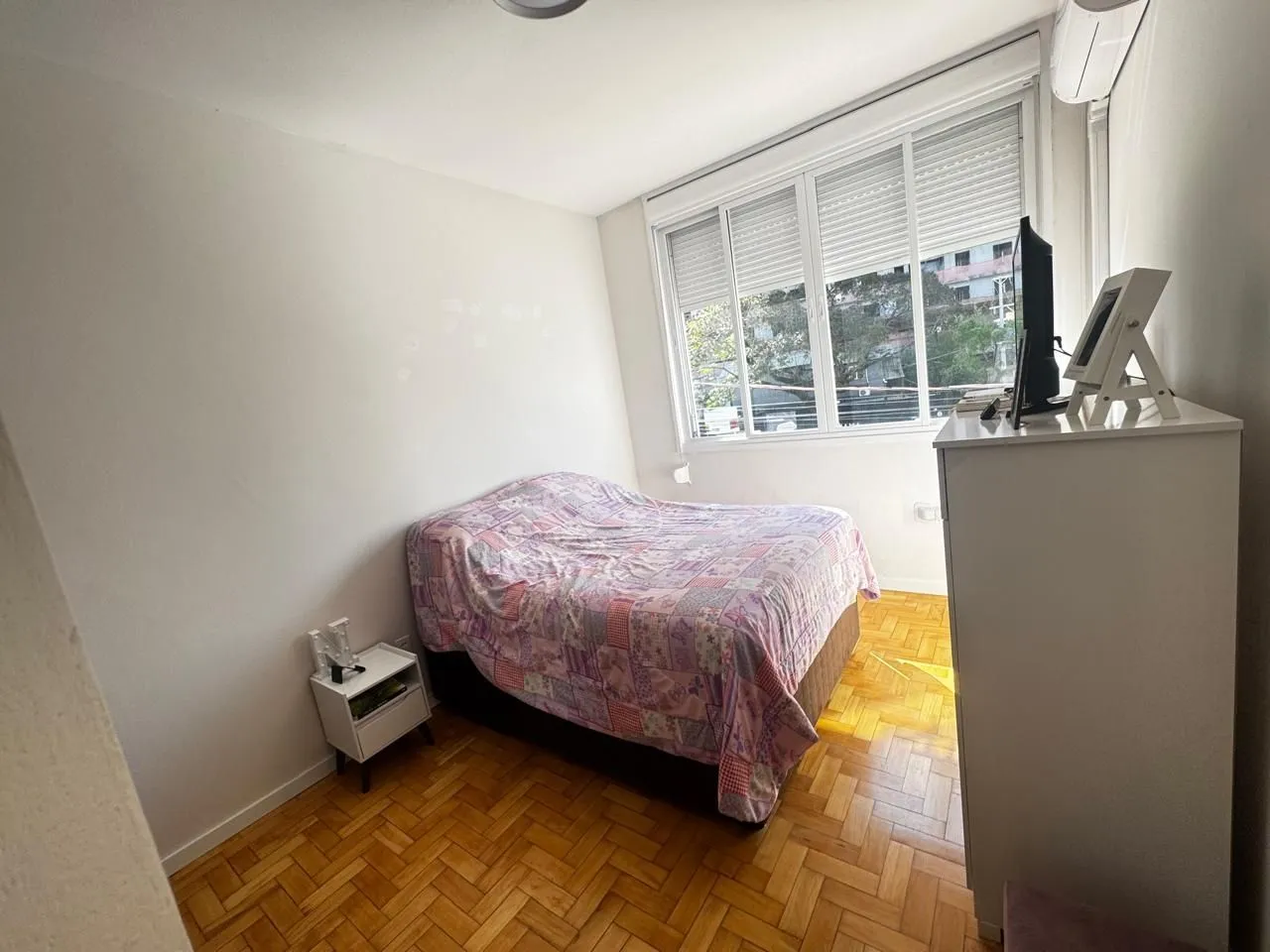Imagem Apartamento de 2 Dormitórios totalmente reformado com churrasqueira