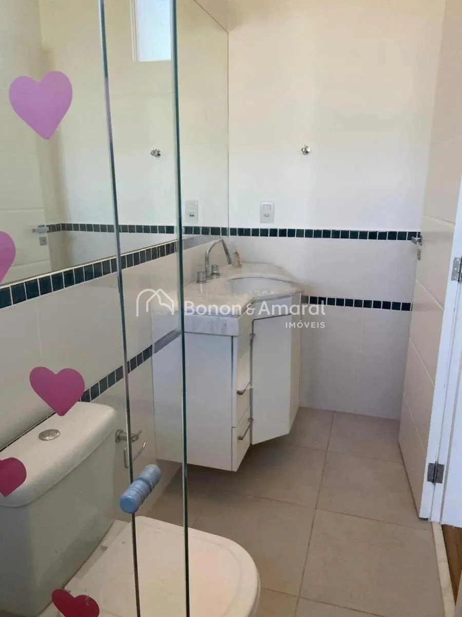 Imagem Casa À Venda com 4 Quartos e 5 Banheiros por R$ 2.350.000 no Swiss Park