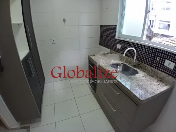 Imagem Casa triplex com 84m², 2 suítes, garagem fechada e churrasqueira por R$530.000,00