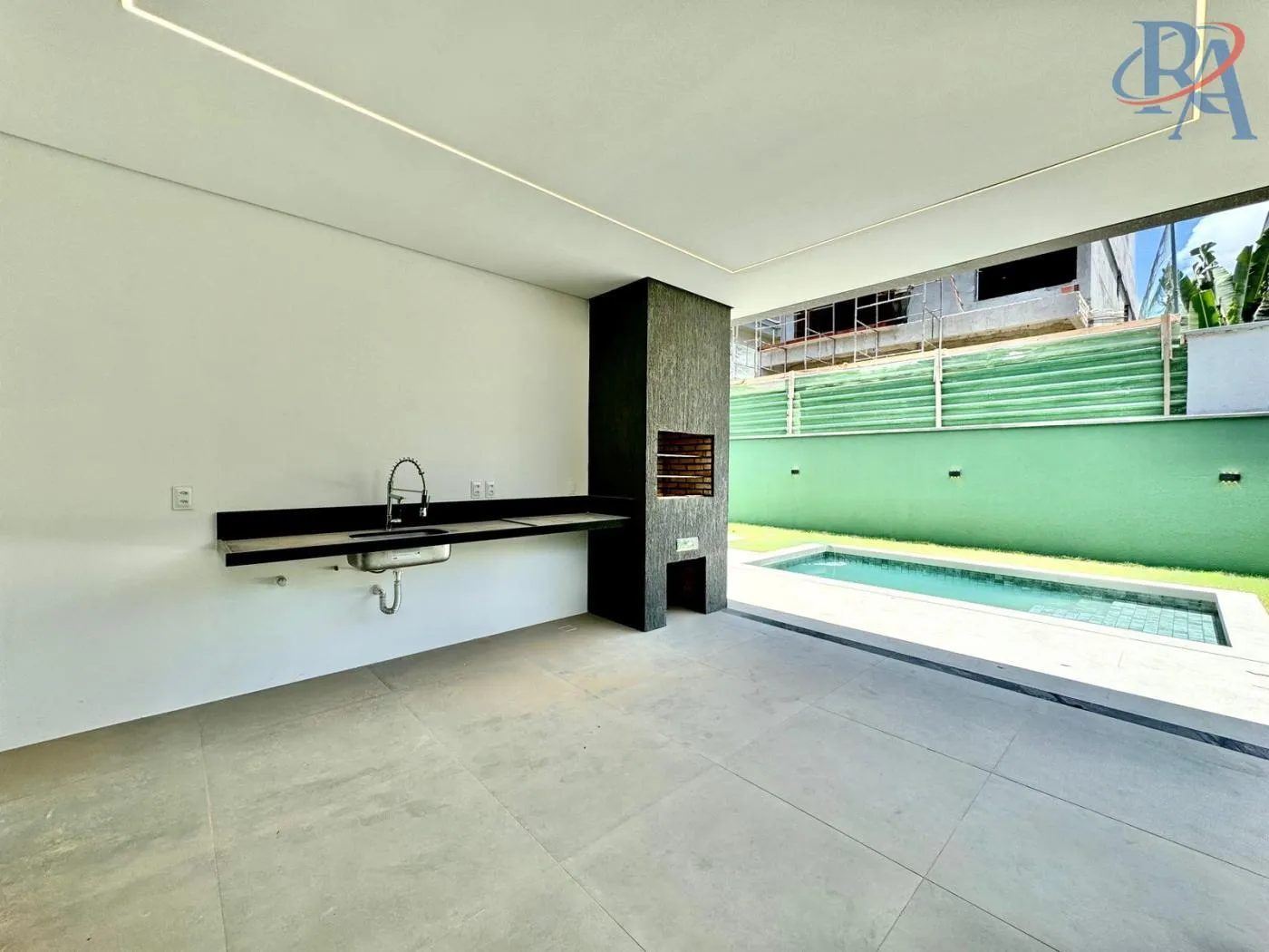 Imagem Casa para Venda em Eusébio, COITÉ, 4 dormitórios, 4 suítes, 5 banheiros, 4 vagas