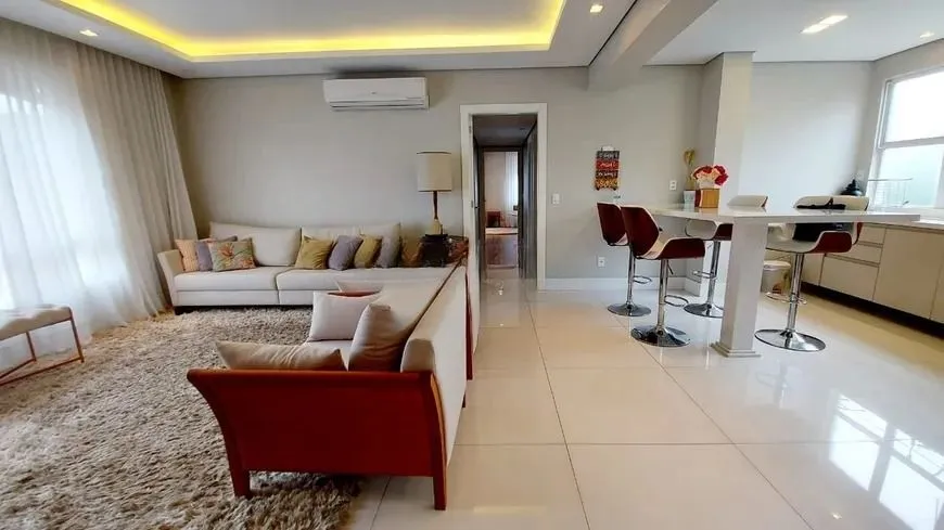 Imagem Cobertura 3 quartos, 235² privativos, com piscina, no Moinhos de Vento