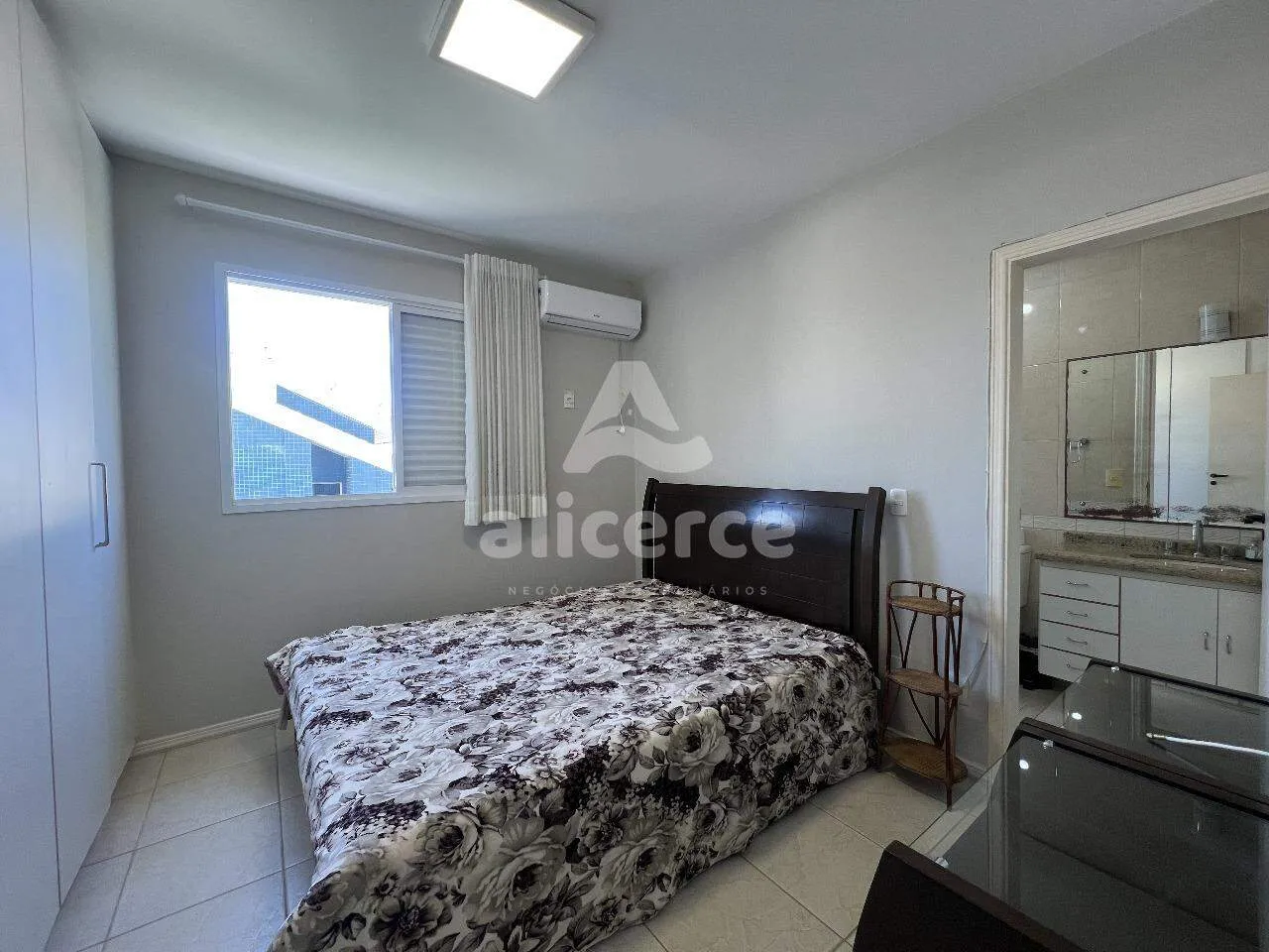 Imagem Apartamento à venda com 2 quartos 1 suíte, 64,44m² em Praia Brava Florianópolis