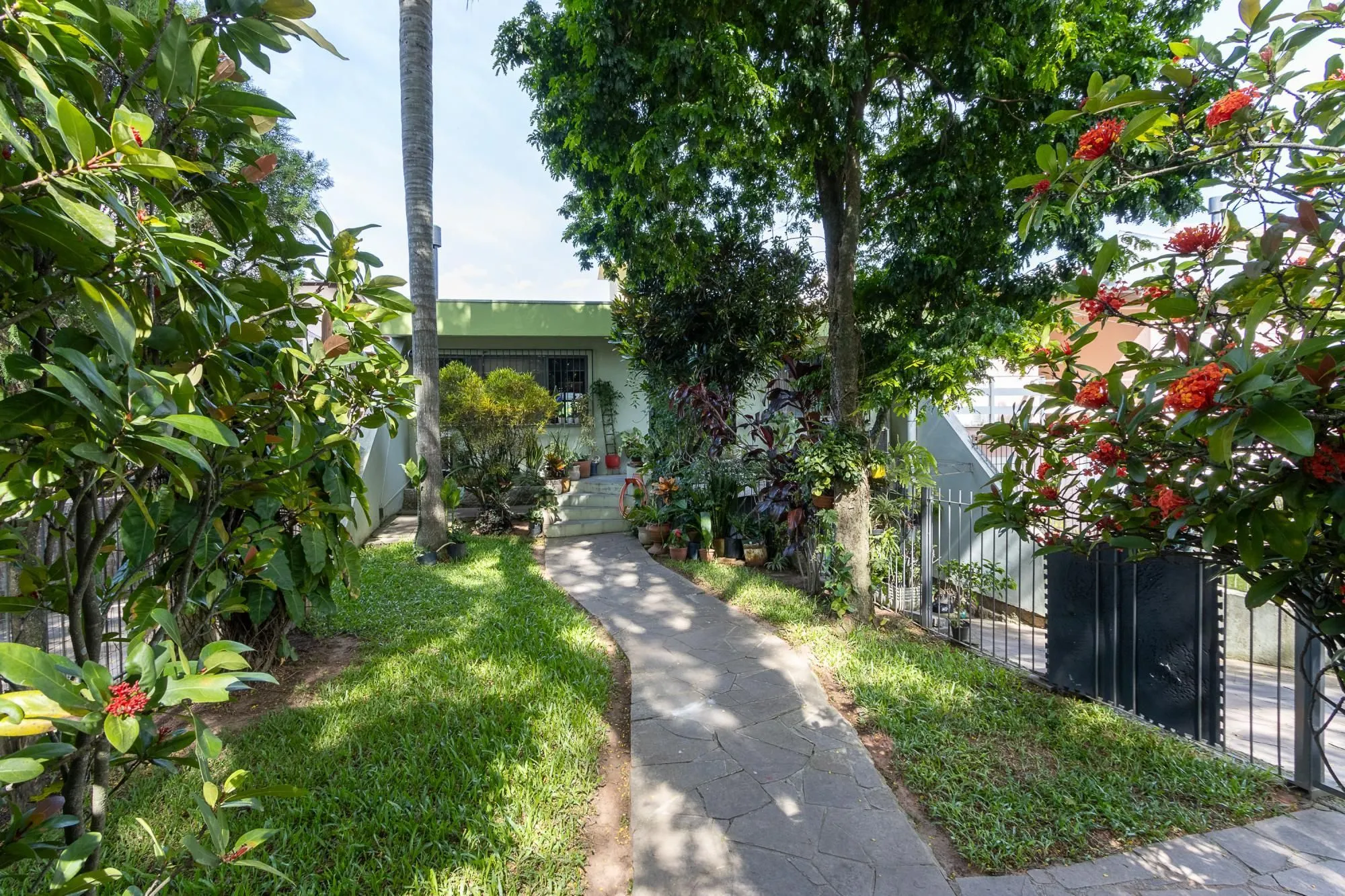 Imagem Casa com 3 quartos (1 suite), 4 vagas - Vila Nova