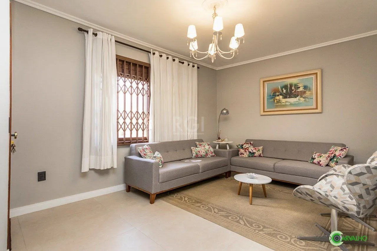 Imagem Sobrado para Venda - 335m², 4 dormitórios, sendo 2 suites, 3 vagas - Petrópolis