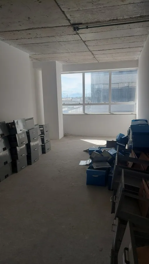 Imagem Sala Comercial para Locação em Itaboraí, Três Pontes, 1 banheiro, 1 vaga