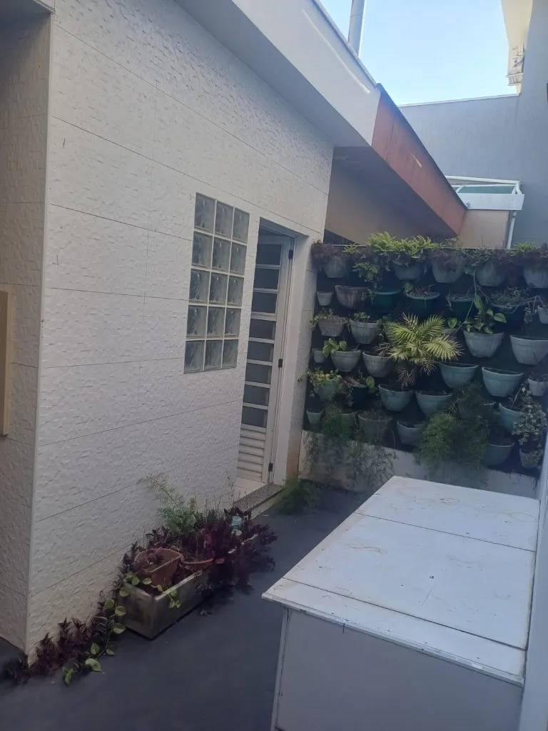 Imagem Casa à venda em Santo André-SP, bairro Santa Maria: 3 quartos, 1 suíte, 2 banheiros, 2 vagas, 136m². Venha conferir!
