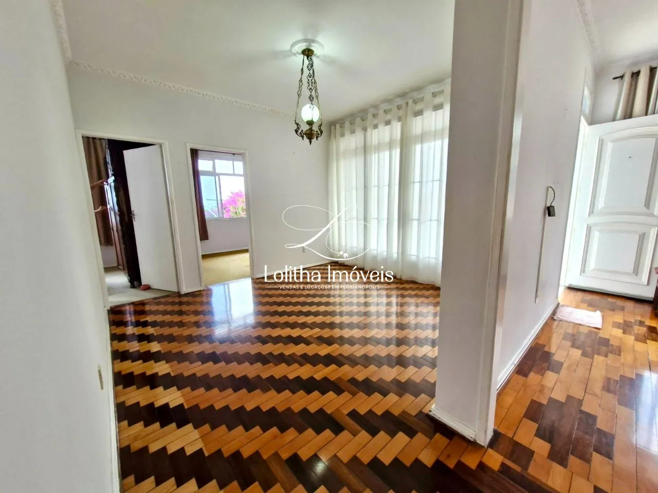 Foto do imóvel CASA COM 4 DORMITÓRIOS À VENDA PRÓXIMO À AV. MAX SCHRAMM em Luiz D'acampora