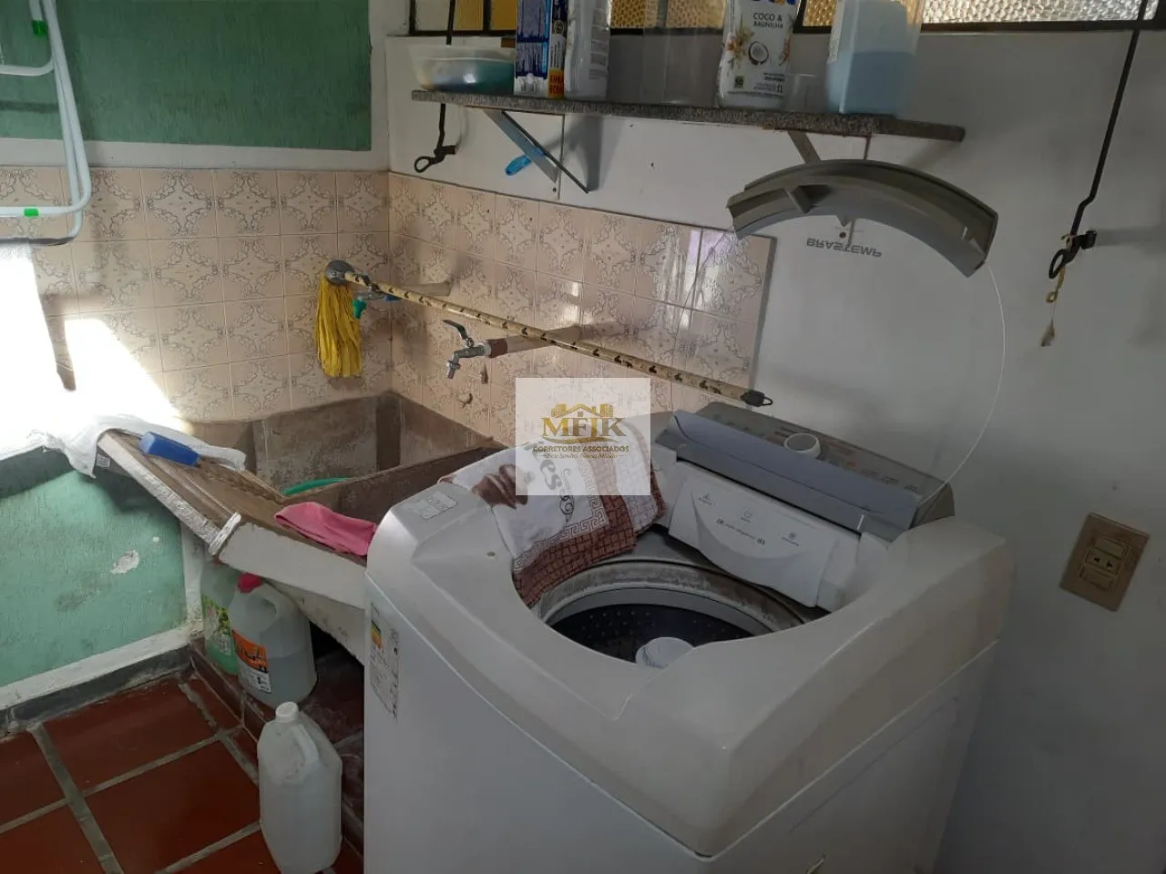 Imagem Imperdível: Casa à venda em Curitiba-PR, Boa Vista, 3 quartos, 1 suíte, 1 sala, 2 banheiros, 4 vagas de garagem.