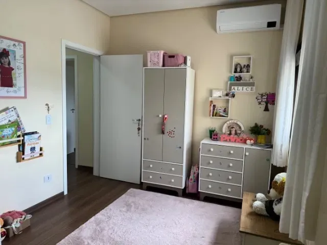 Imagem Lindo Sobrado à Venda em Condomínio Fechado em Sorocaba - 3 Suítes, Espaço Gourmet e Energia Solar