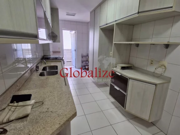 Imagem Apartamento com 3 quartos, 1 suíte e duas vagas de garagem no coração da Pompeia, em Santos. Valor R$ 1.120.000,00.