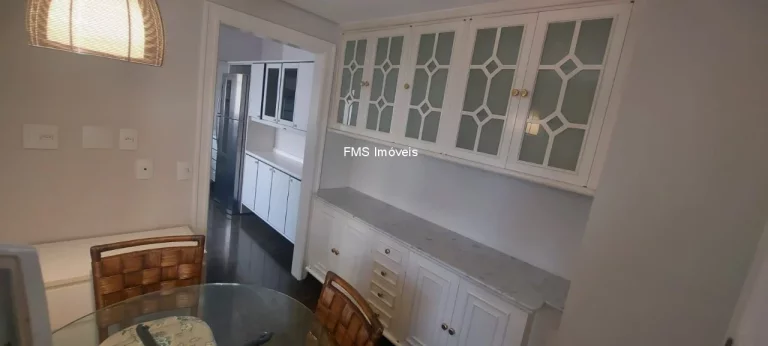 Imagem Imperdível: Apartamento de Luxo com 3 Suítes e 3 Vagas no Campo Belo, São Paulo-SP - 240m²!