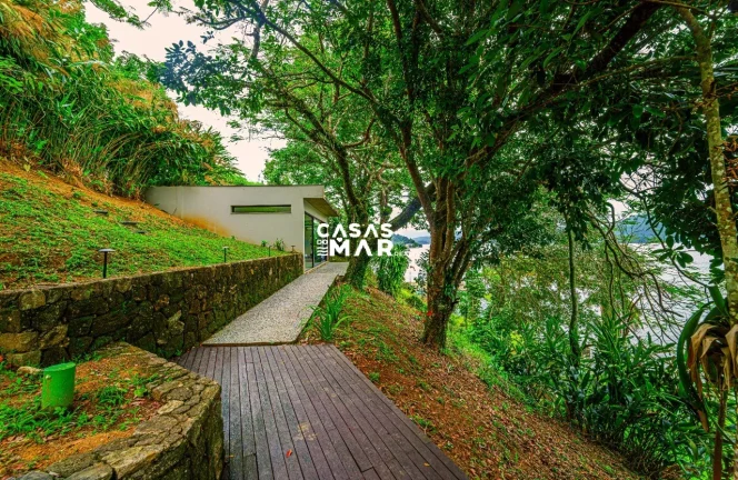 Imagem Residência de luxo à beira-mar com vista panorâmica e estrutura completa em Angra dos Reis