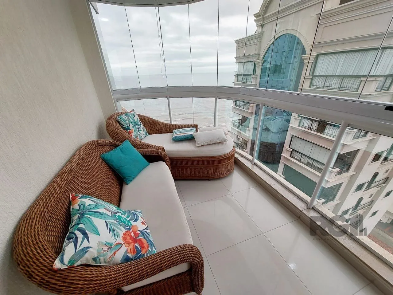 Imagem APARTAMENTO 3 SUITES - ANDAR ALTO - VISTA PARA O MAR - MEIA PRAIA - ITAPEMA - SC