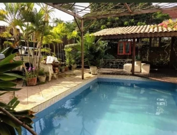 Imagem Vendo Casa com piscina e 5 quartos no Setubal - Recife PE