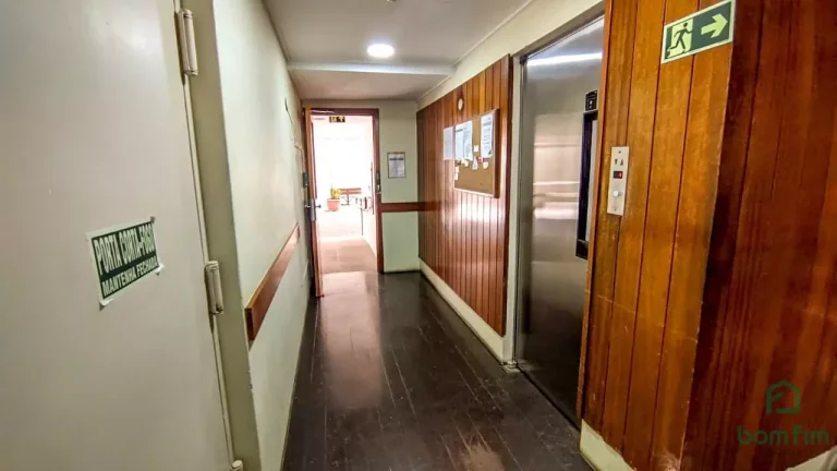 Imagem Apto para Venda, 2 dorm. c/ garagem, no Rio Branco, Porto Alegre/RS.