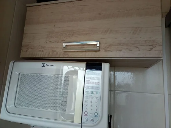 Imagem Apartamento de 1 dormitório com armário, sala, cozinha com bancada em mármore travertino, banheir...