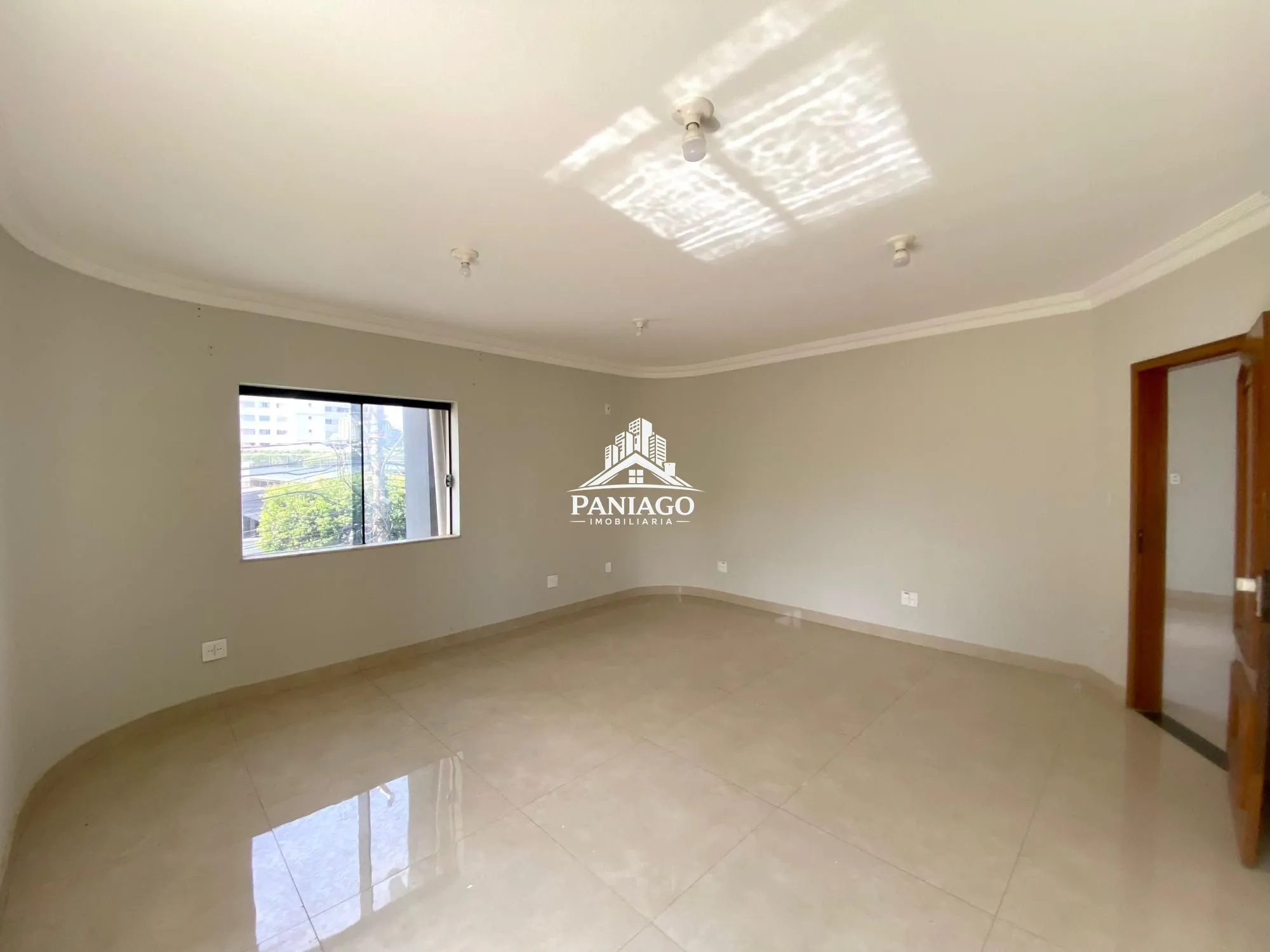 Imagem Casa comercial ampla, 19 salas, 8 banheiros, Bosque da Saúde, Cuiabá-MT