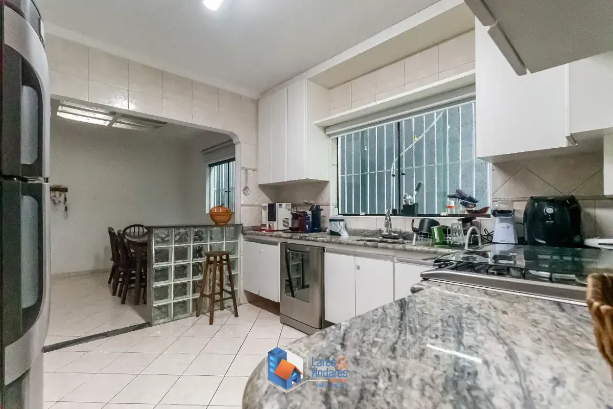 Imagem Sobrado para venda em Parque São Domingos com 3 quartos, sendo 3 suítes, 190m²