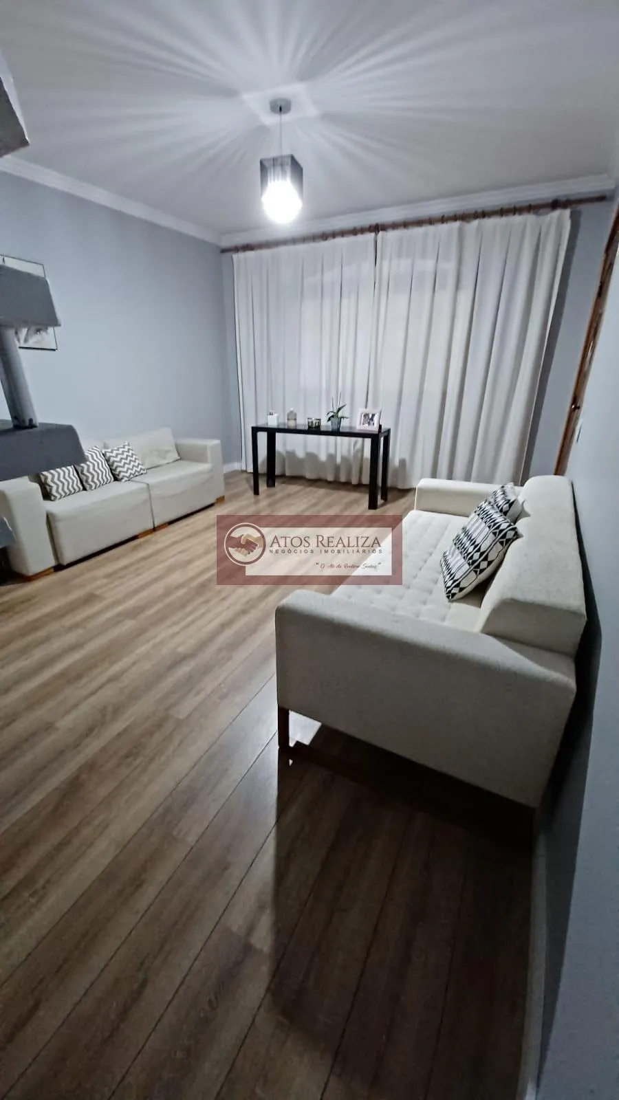 Imagem Alugo casa no Jardim Germania. Sobrado com 200m² de àrea util, 3 Dormitirios com planejados, sendo 2 Suítes, 2 salas, 6 banheiros, 2 vagas de garagem coberta, area de serviço com pia e churrasqueira, com àrea de serviço, Agende uma visita.