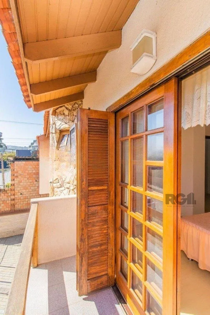 Imagem Casa de 4 dormitórios no bairro Cavalhada