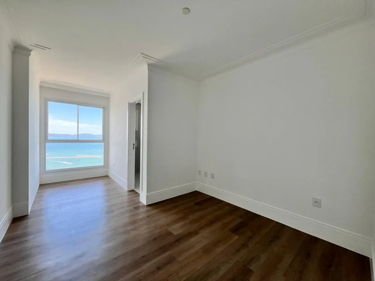 Imagem Apartamento com vista para o mar à venda com 190m2 por R$ 4.048.000,00