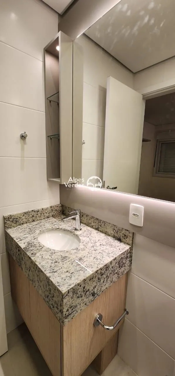 Imagem Vende-se apartamento semi-mobiliado em Gramado a 10 minutos da Rua Coberta