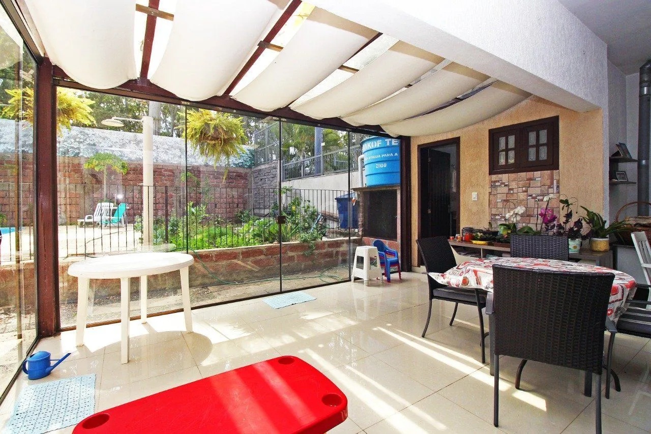 Imagem Casa 4 Suítes e 6 vagas de garagem no bairro Jardim Itu