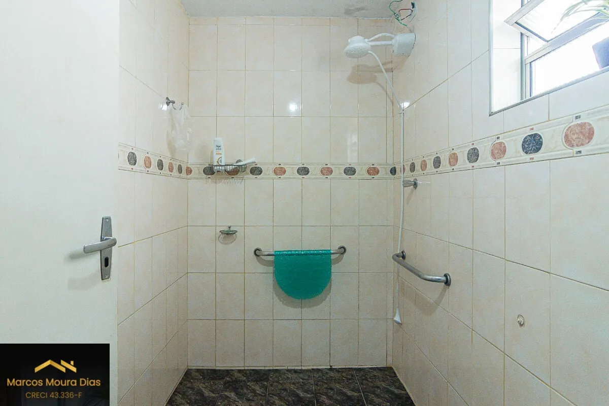Imagem Casa Sobrado na Vila Dalva com 4 Dormitórios e 2 Vagas de Garagem, Oportunidade