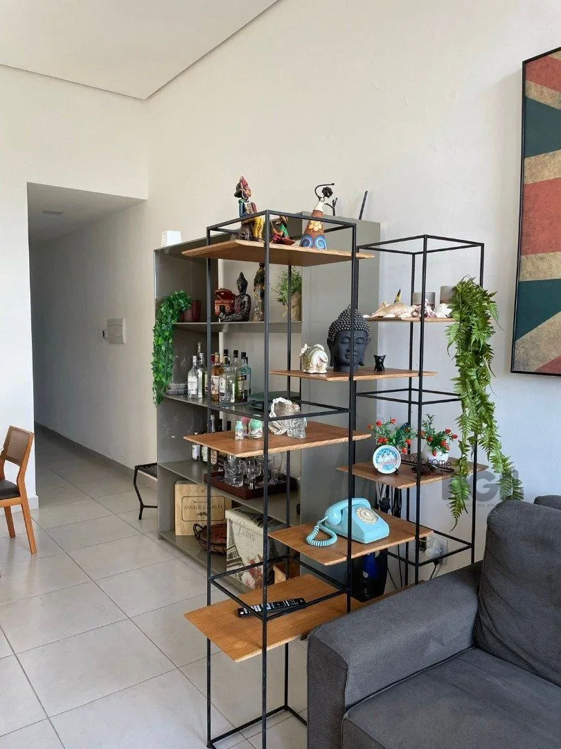 Imagem CASA COM 4 DORMITORIOS SUITE , A 3 QUADRAS DO MAR !!
