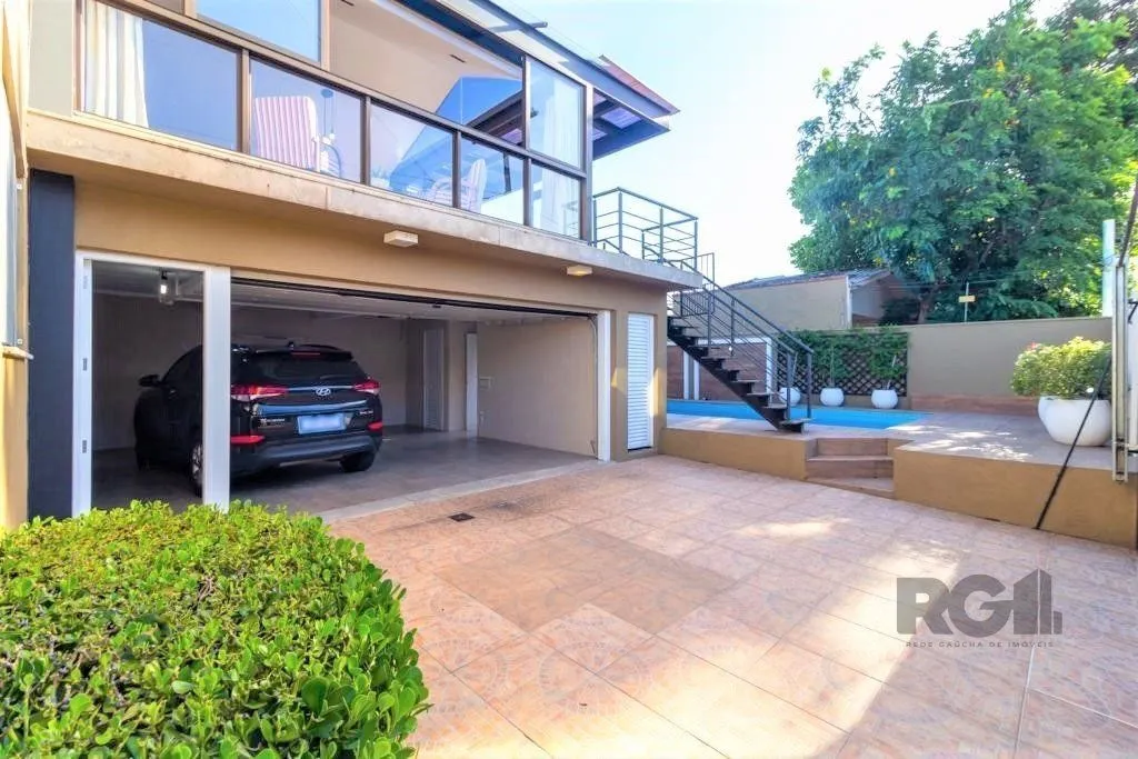 Imagem Casa de 380m², bairro Guarujá