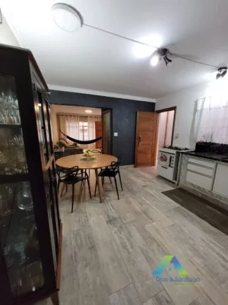 Imagem SANTO ANDRÉ CASA 241m², 5 dormitórios, 4 vagas ótima localização e valor