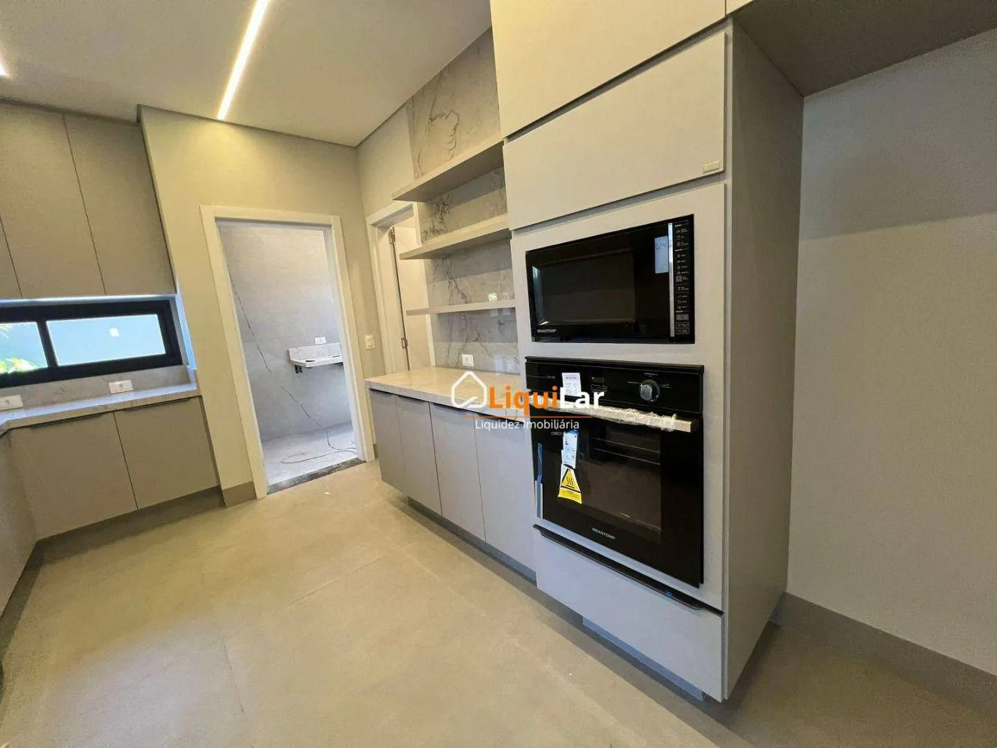 Imagem Casa Térrea de Alto Padrão com 3 Suítes, Espaço Gourmet e Piscina Aquecida