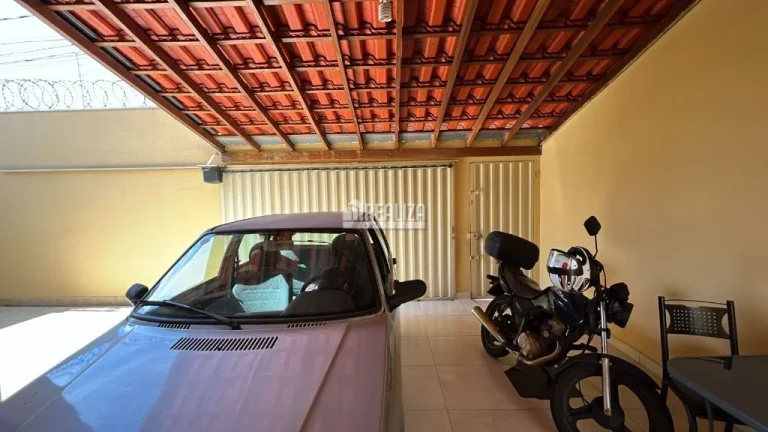 Imagem Casa à venda no bairro Jardim Espanha, Uberaba - 3 dormitórios, 2 banheiros e área de lazer!