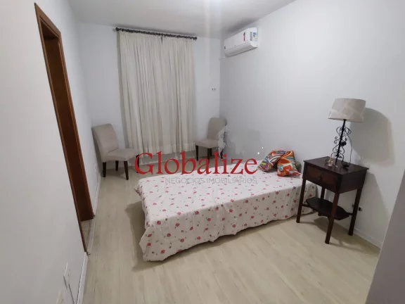Imagem Linda sobreposta térrea com 4 suítes e amplo quintal de fundos com churrasqueira toda reformada no bairro da Ponta da Praia por R$.1.380.000,00.