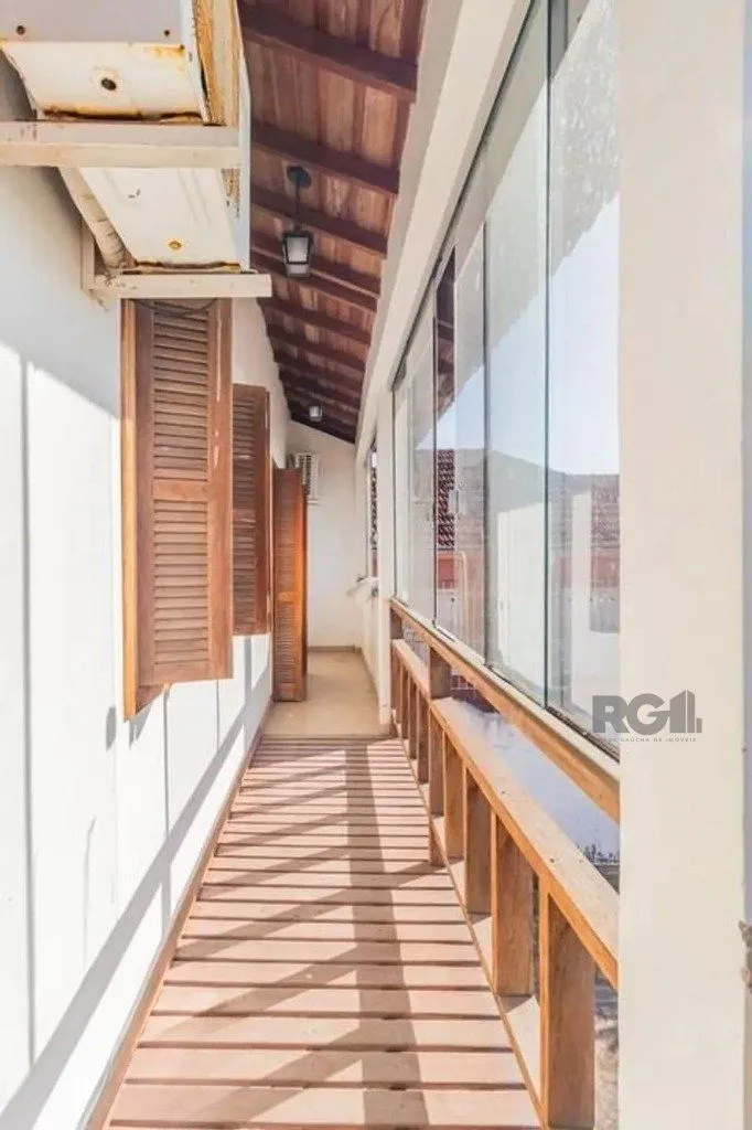 Imagem Casa com 3 dormitórios no bairro Cascata, Porto Alegre