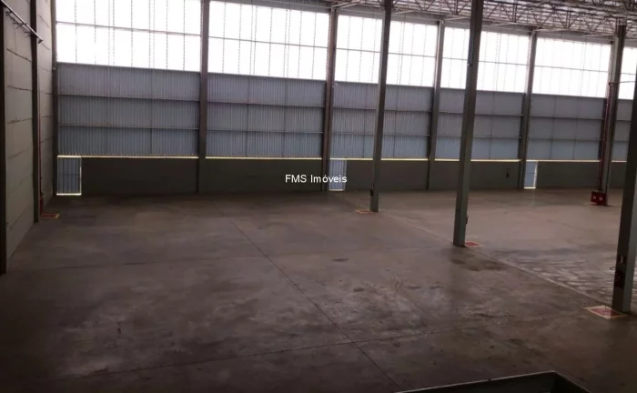 Imagem Galpão com 3000m2 em Hortolândia/SP.