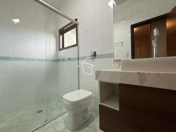 Imagem Sobrado averbado a venda no Saguaçu com piscina.
