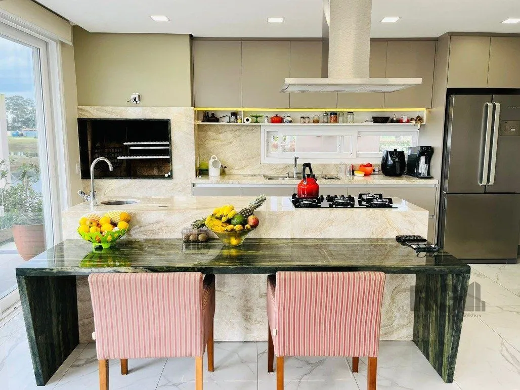 Imagem Casa para Comprar com 3 Suítes em Lote Molhado no Península Ponta da Figueira
